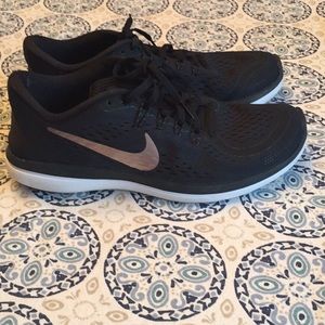 Women’s Nike Flex 2017 Run (black & rose gold)